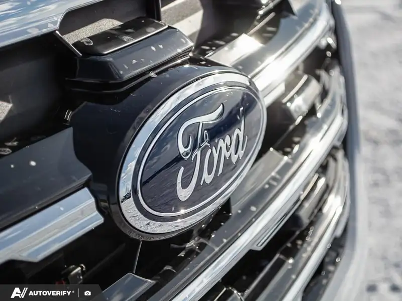 2026 Ford Explorer Active, bílá, 2 088 km, dovoz Kanada — foto 9 z 12