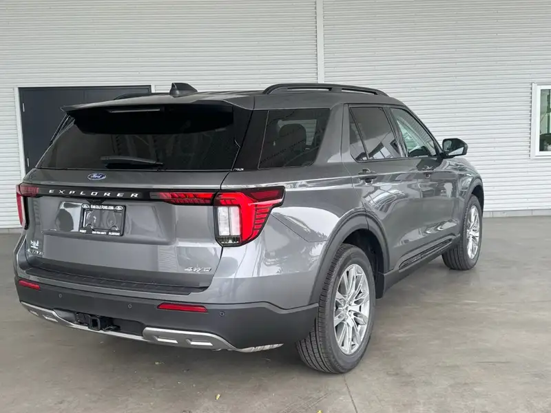 2026 Ford Explorer Active w/200A Pkg, šedá, 6 km, dovoz Kanada — foto 4 z 12