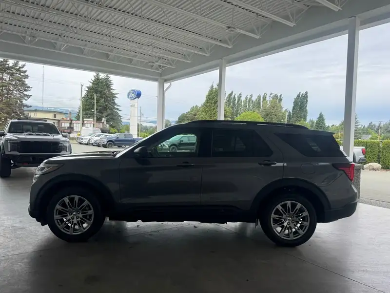 2026 Ford Explorer Active w/200A Pkg, šedá, 6 km, dovoz Kanada — foto 7 z 12