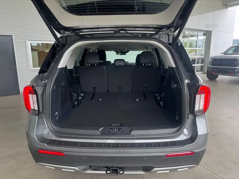 2026 Ford Explorer Active w/200A Pkg, šedá, 6 km, dovoz Kanada — foto 9 z 12