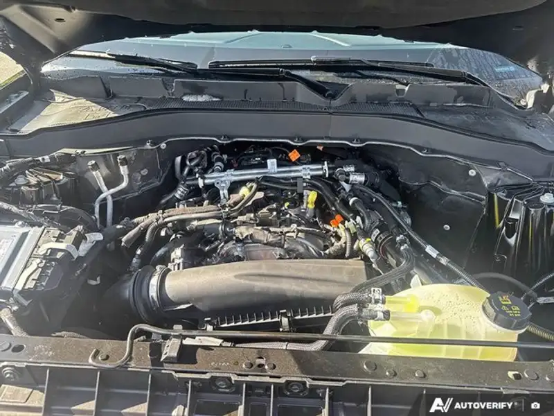 2026 Ford Explorer Active w/200A Pkg, černá, 7 km, dovoz Kanada — foto 11 z 12