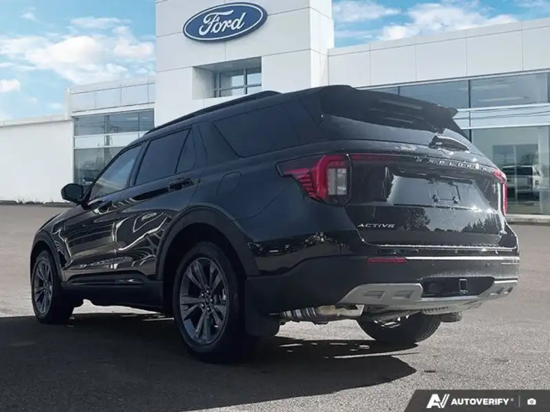 2026 Ford Explorer Active w/200A Pkg, černá, 7 km, dovoz Kanada — foto 4 z 12