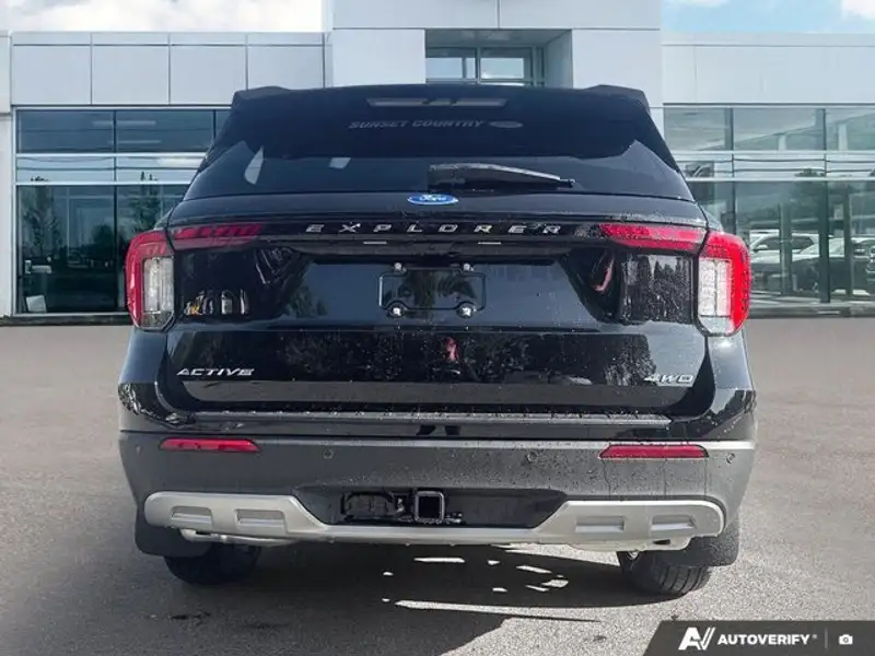 2026 Ford Explorer Active w/200A Pkg, černá, 7 km, dovoz Kanada — foto 5 z 12
