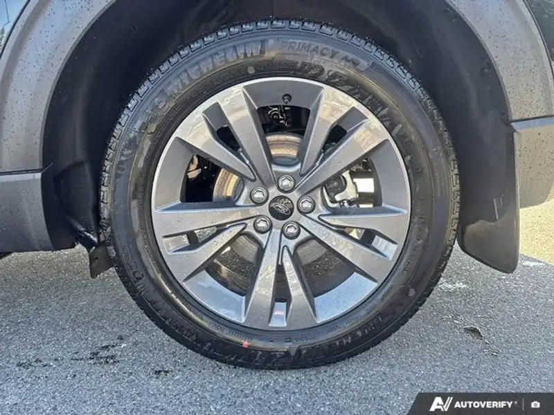 2026 Ford Explorer Active w/200A Pkg, černá, 7 km, dovoz Kanada — foto 7 z 12