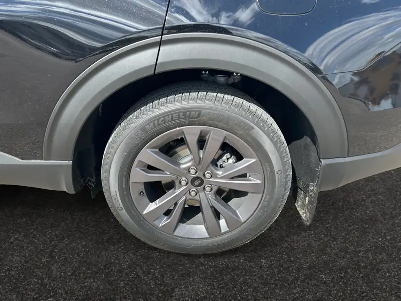 2026 Ford Explorer Active w/200A Pkg, černá, 15 km, dovoz Kanada — foto 9 z 12