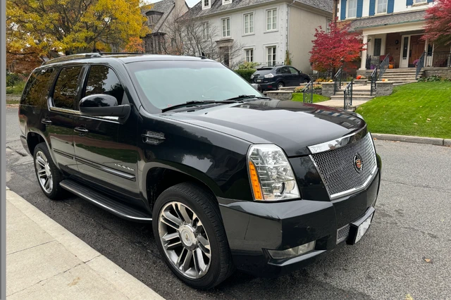 2012 Cadillac Escalade, černá, 270 000 km, dovoz Kanada — foto 2 z 5