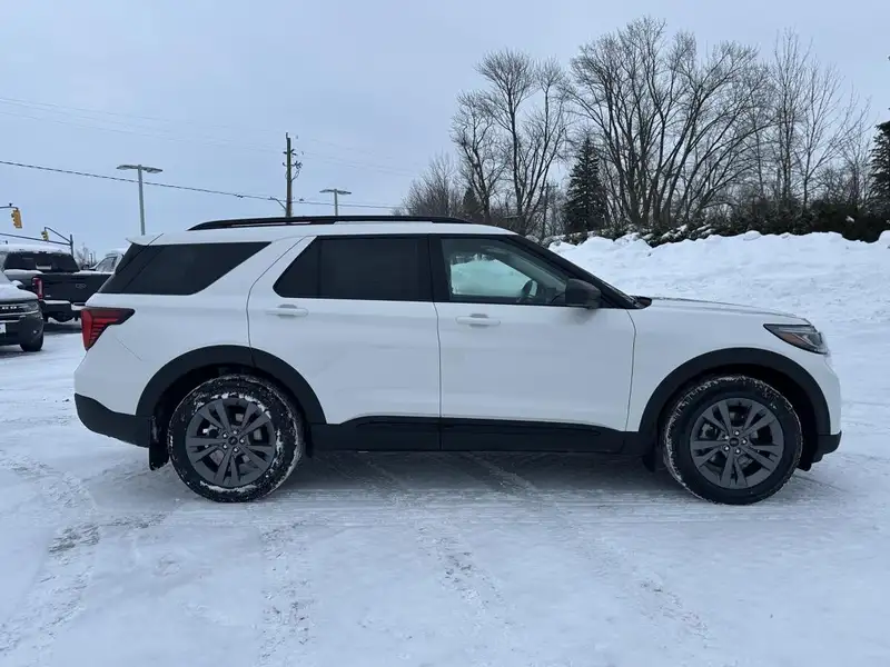 2026 Ford Explorer Active w/200A Pkg, bílá, 15 km, dovoz Kanada — foto 4 z 12
