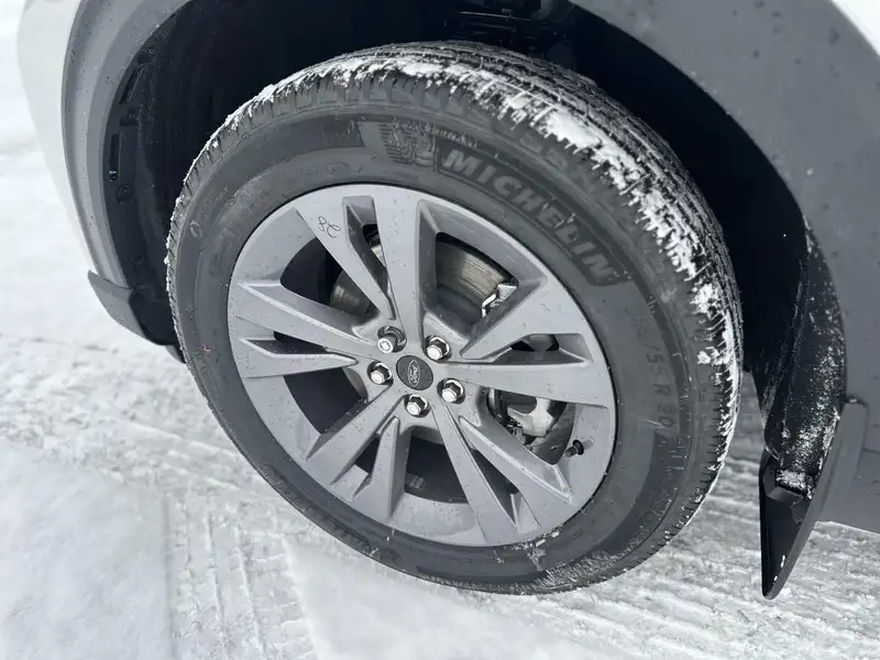 2026 Ford Explorer Active w/200A Pkg, bílá, 15 km, dovoz Kanada — foto 9 z 12
