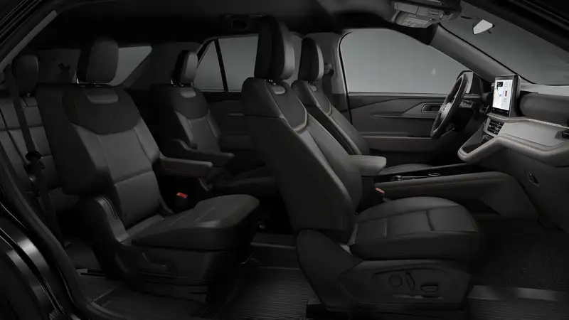 2027 Ford Explorer Active, černá, 9 km, dovoz Kanada — foto 4 z 6