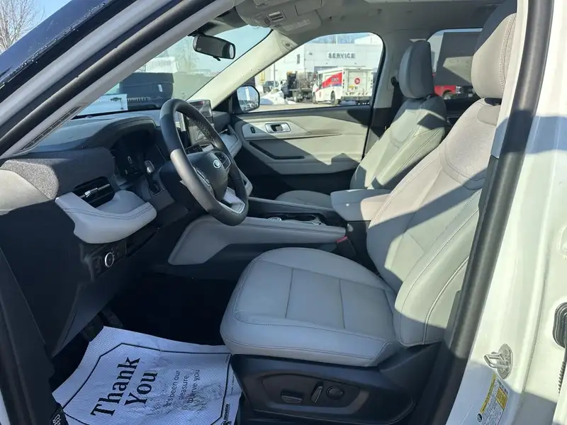 2026 Ford Explorer Active w/200A Pkg, bílá, 7 614 km, dovoz Kanada — foto 11 z 12