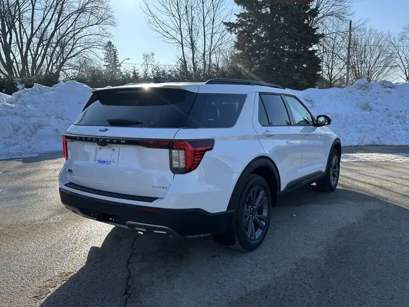 2026 Ford Explorer Active w/200A Pkg, bílá, 7 614 km, dovoz Kanada — foto 5 z 12
