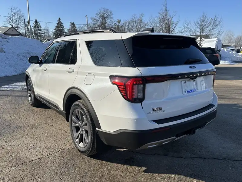 2026 Ford Explorer Active w/200A Pkg, bílá, 7 614 km, dovoz Kanada — foto 8 z 12