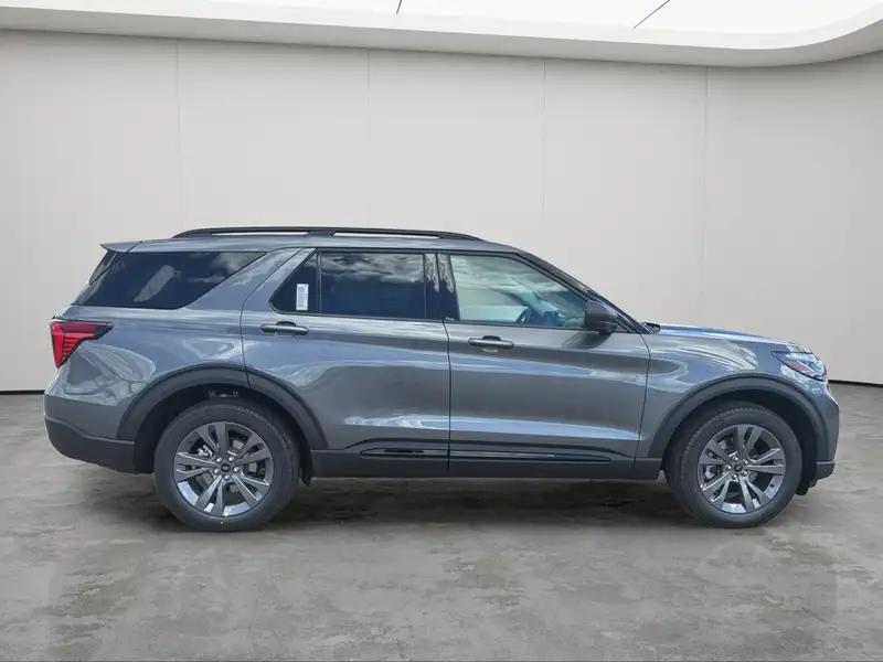 2026 Ford Explorer Active w/200A Pkg, šedá, 30 km, dovoz Kanada — foto 9 z 12