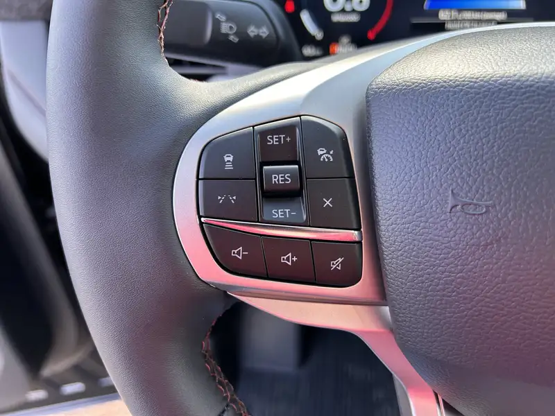 2027 Ford Explorer Active, černá, 15 km, dovoz Kanada — foto 11 z 12