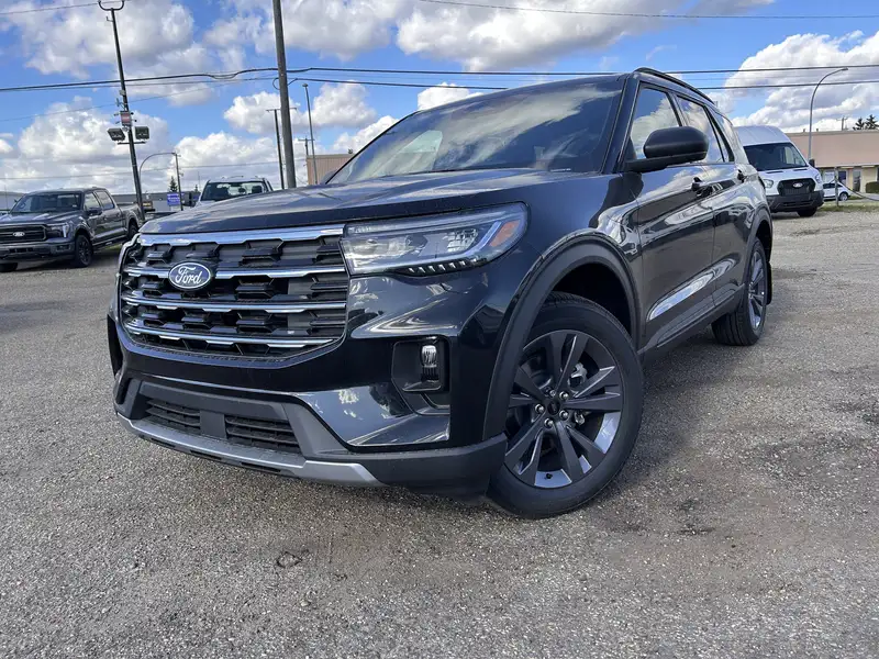 2027 Ford Explorer Active, černá, 15 km, dovoz Kanada — foto 2 z 12