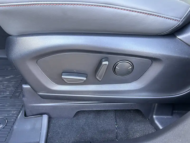 2027 Ford Explorer Active, černá, 15 km, dovoz Kanada — foto 9 z 12