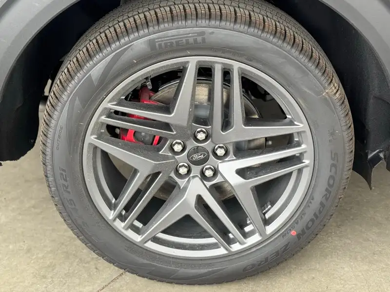 2026 Ford Explorer ST-Line, šedá, 8 km, dovoz Kanada — foto 11 z 12