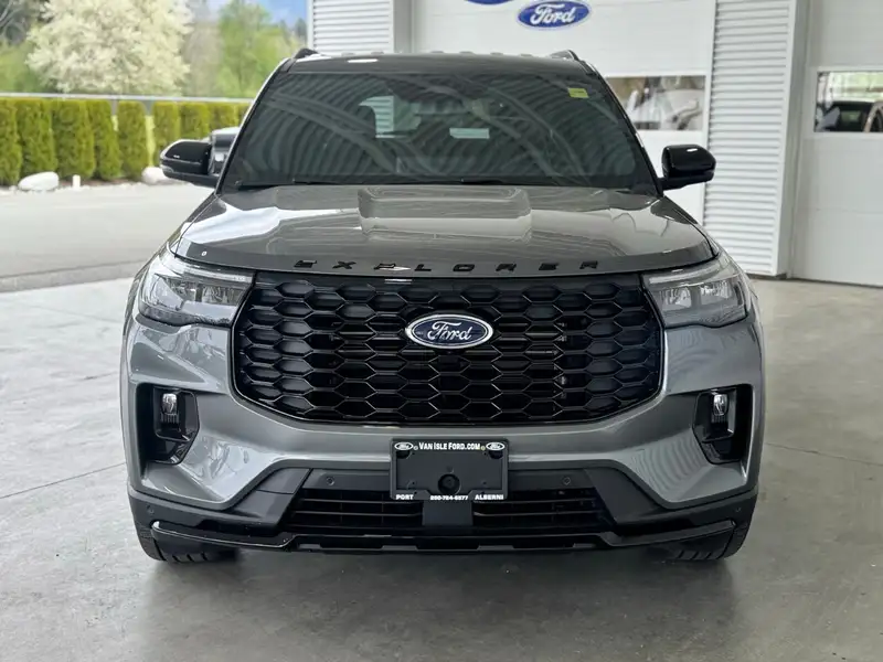 2026 Ford Explorer ST-Line, šedá, 8 km, dovoz Kanada — foto 2 z 12