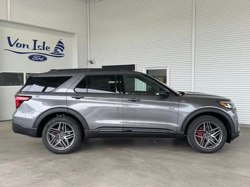 2026 Ford Explorer ST-Line, šedá, 8 km, dovoz Kanada — foto 3 z 12