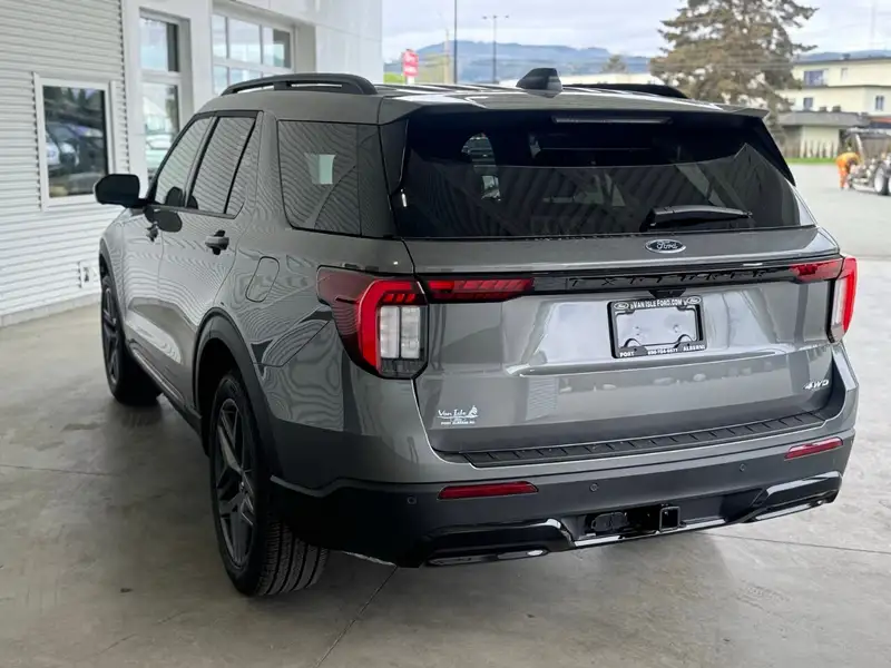 2026 Ford Explorer ST-Line, šedá, 8 km, dovoz Kanada — foto 6 z 12
