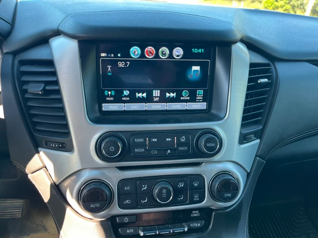 2019 GMC Yukon, stříbrná, 141 000 km, dovoz Kanada — foto 5 z 5