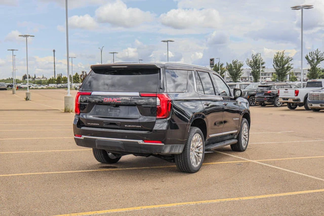 2026 GMC Yukon Elevation, černá, 15 km, dovoz Kanada — foto 9 z 20
