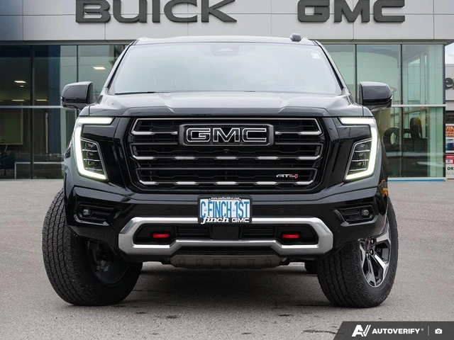 2026 GMC Yukon Elevation, bílá, 10 km, dovoz Kanada — foto 2 z 20