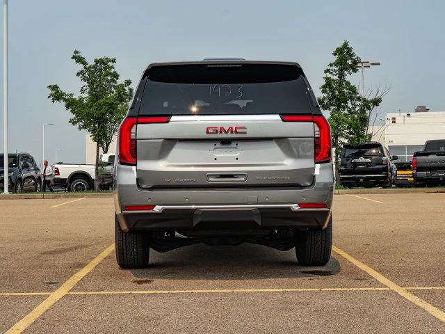 2026 GMC Yukon Elevation, šedá, 15 km, dovoz Kanada — foto 7 z 20