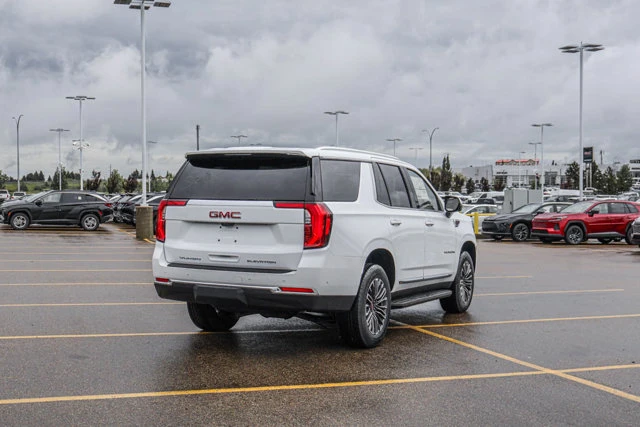 2026 GMC Yukon Elevation, bílá, 15 km, dovoz Kanada — foto 9 z 20