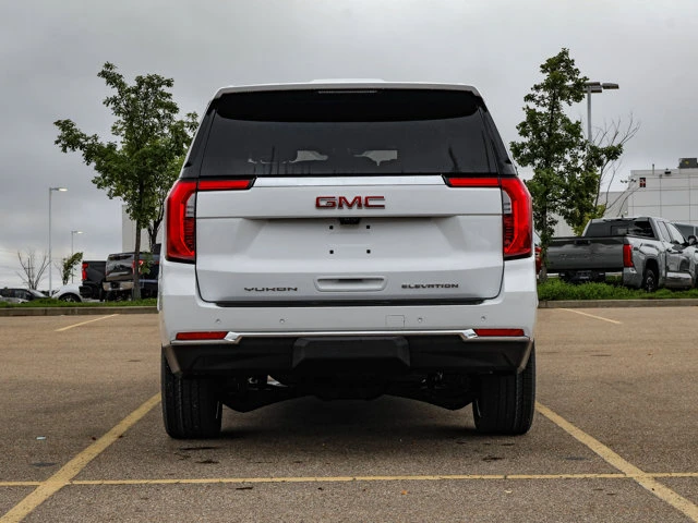 2026 GMC Yukon Elevation, bílá, 15 km, dovoz Kanada — foto 7 z 20