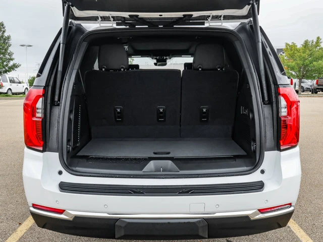 2026 GMC Yukon Elevation, bílá, 15 km, dovoz Kanada — foto 9 z 20