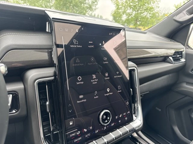 2026 GMC Yukon Elevation, bílá, 5 km, dovoz Kanada — foto 2 z 4
