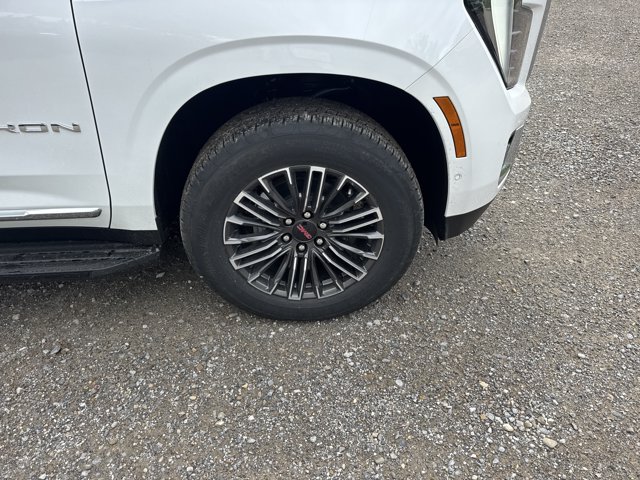 2026 GMC Yukon Elevation, bílá, 5 km, dovoz Kanada — foto 4 z 4