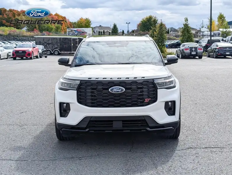 2025 Ford Explorer ST, bílá, 9 205 km, dovoz Kanada — foto 2 z 12