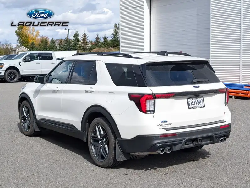 2025 Ford Explorer ST, bílá, 9 205 km, dovoz Kanada — foto 7 z 12