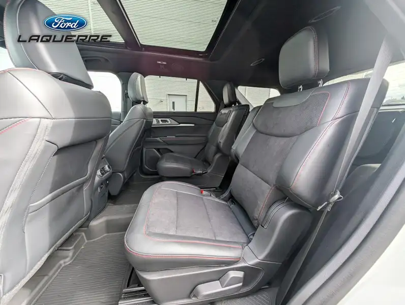 2025 Ford Explorer ST, bílá, 9 205 km, dovoz Kanada — foto 9 z 12