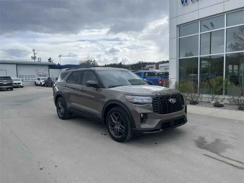 2026 Ford Explorer ST, šedá, 7 km, dovoz Kanada — foto 3 z 12