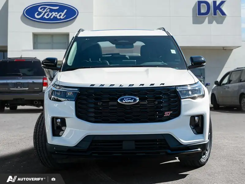 2026 Ford Explorer ST, bílá, 173 km, dovoz Kanada — foto 2 z 12