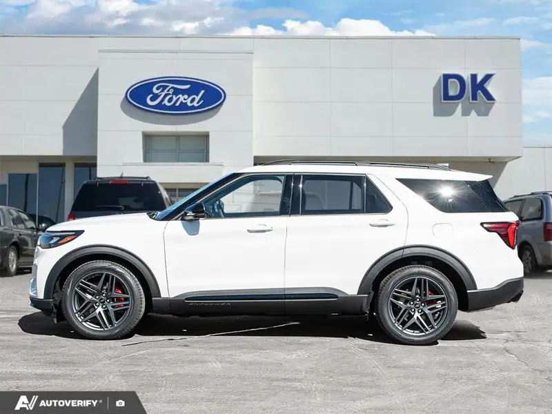 2026 Ford Explorer ST, bílá, 173 km, dovoz Kanada — foto 3 z 12