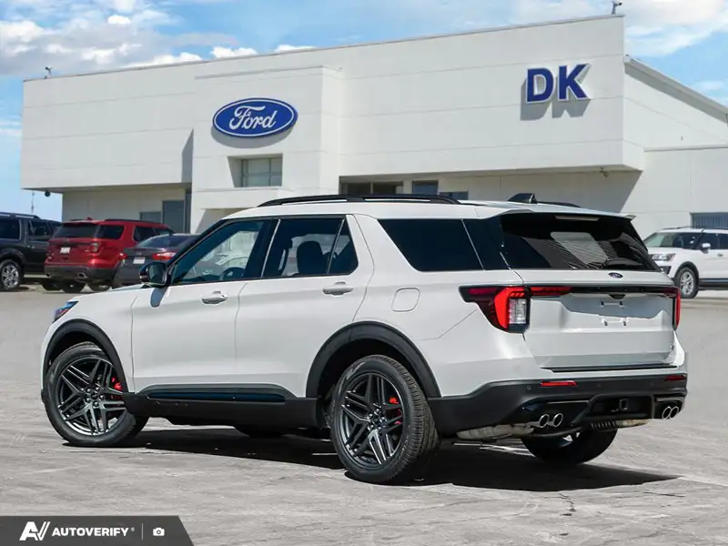 2026 Ford Explorer ST, bílá, 173 km, dovoz Kanada — foto 4 z 12