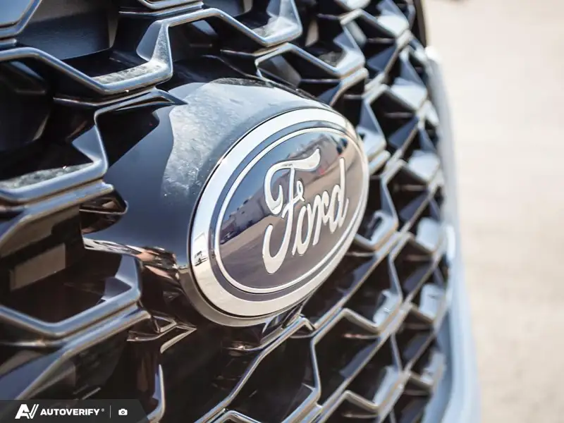 2026 Ford Explorer ST, bílá, 173 km, dovoz Kanada — foto 9 z 12