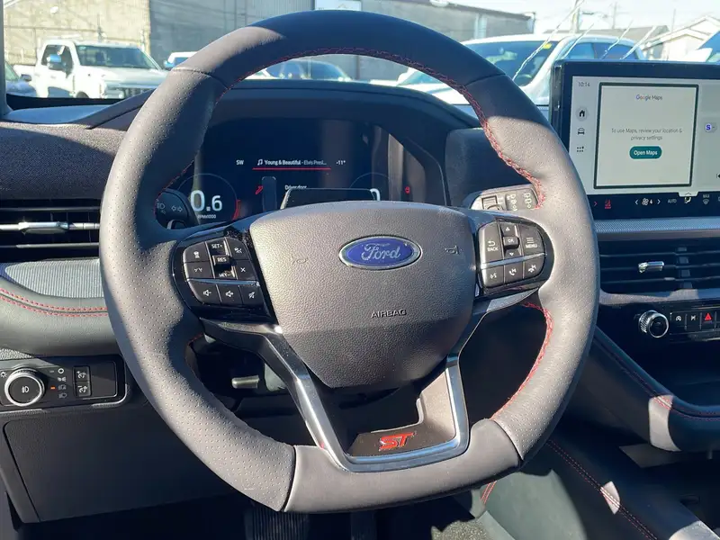 2026 Ford Explorer ST 400A, bílá, dovoz Kanada — foto 10 z 12