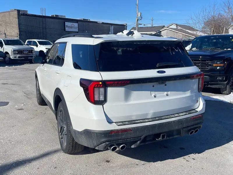 2026 Ford Explorer ST 400A, bílá, dovoz Kanada — foto 3 z 12