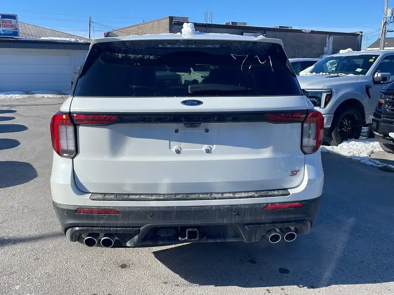 2026 Ford Explorer ST 400A, bílá, dovoz Kanada — foto 4 z 12