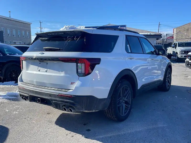 2026 Ford Explorer ST 400A, bílá, dovoz Kanada — foto 5 z 12