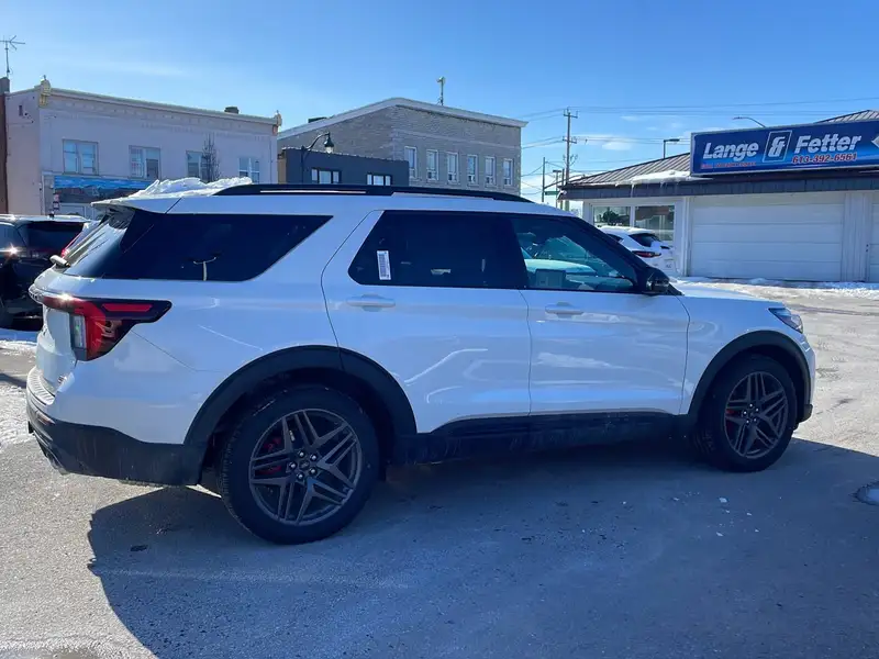 2026 Ford Explorer ST 400A, bílá, dovoz Kanada — foto 6 z 12
