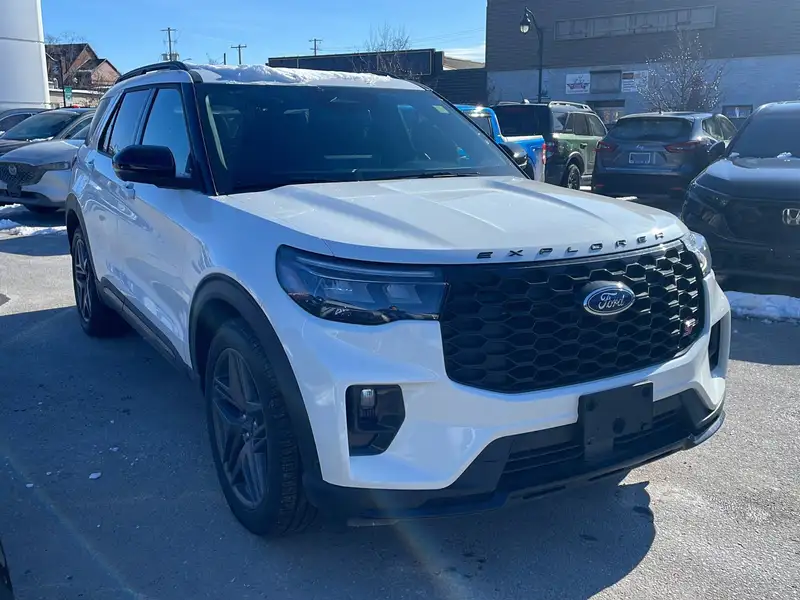 2026 Ford Explorer ST 400A, bílá, dovoz Kanada — foto 7 z 12