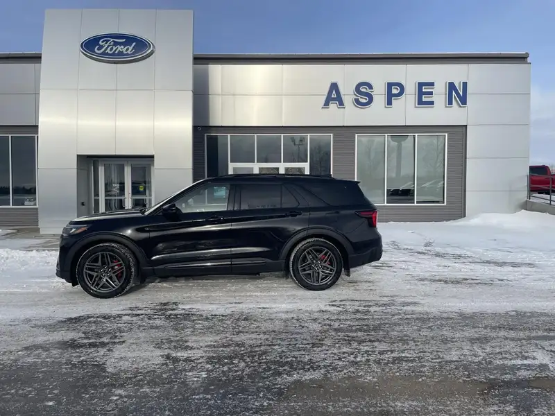 2026 Ford Explorer ST, černá, 7 km, dovoz Kanada — foto 2 z 12