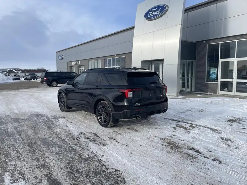 2026 Ford Explorer ST, černá, 7 km, dovoz Kanada — foto 3 z 12