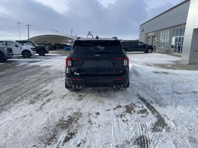 2026 Ford Explorer ST, černá, 7 km, dovoz Kanada — foto 4 z 12